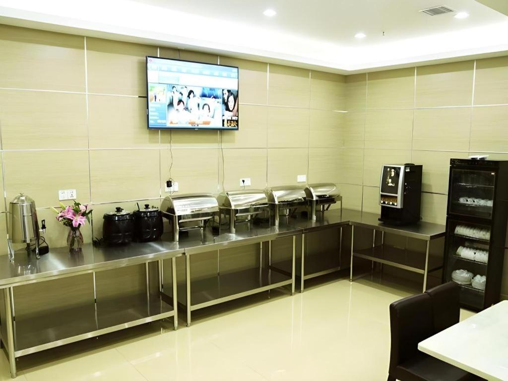 GreenTree Inn Changzhou Henlin Town Zhongtian Express Hotel 37/48