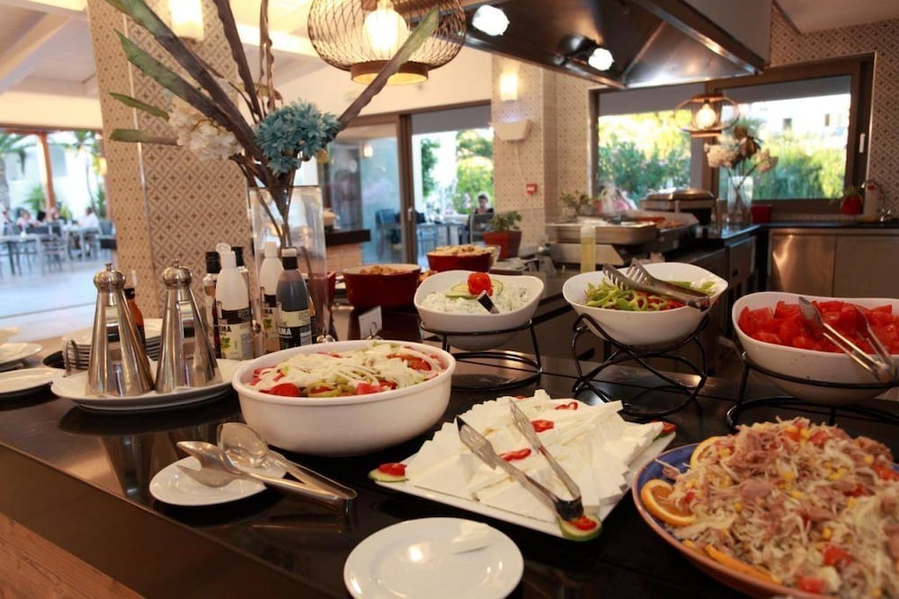 Cretan Beach Resort Hotel 43/57