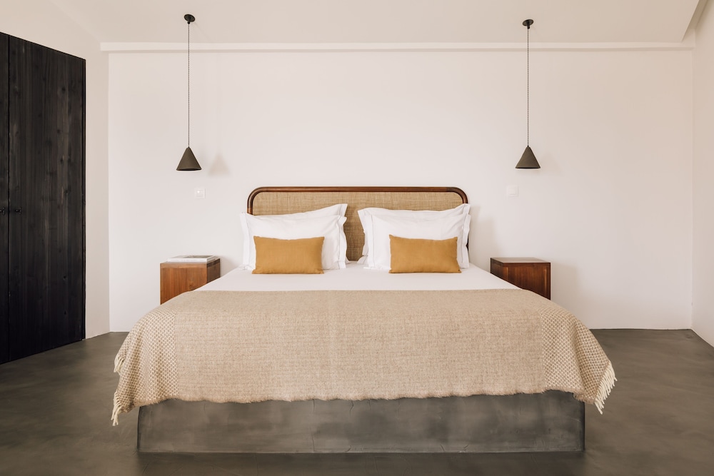 White Exclusive Suites And Villas 14/38