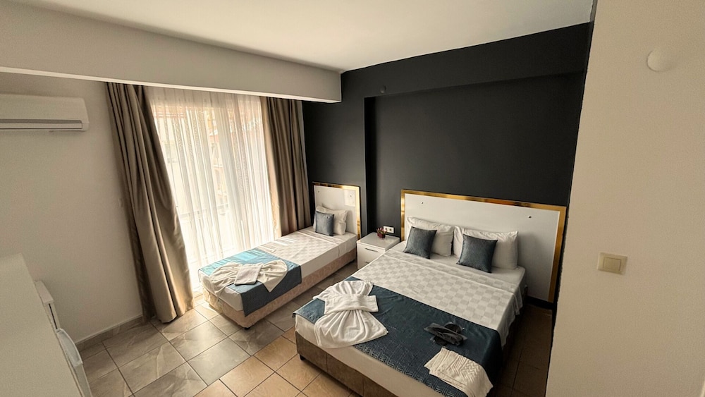 Moonbow Beach Hotel 9/50