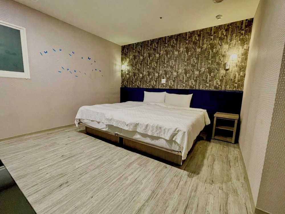 Walker Hotel Sanchong Zhengyi Branch 6/28