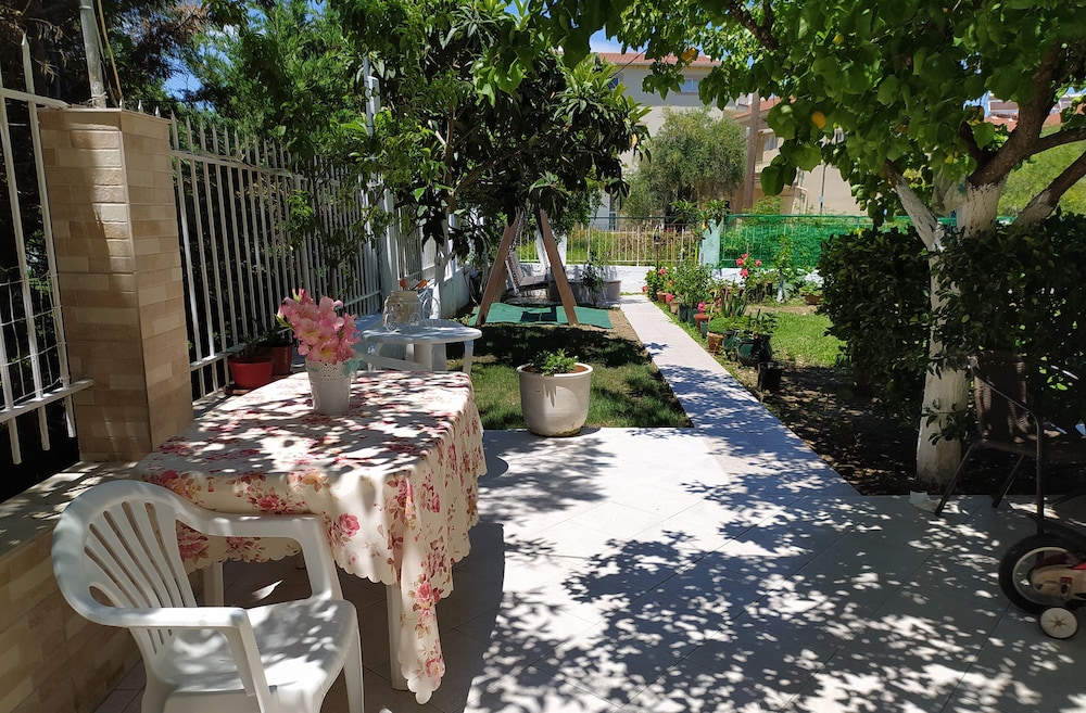 Elena's Garden 24/41