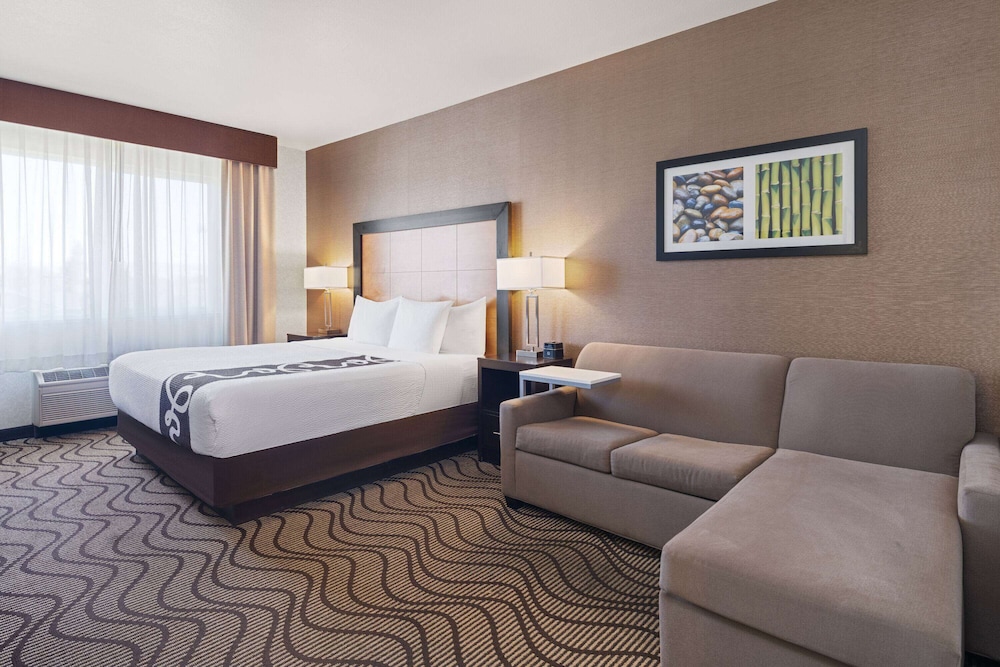 Deluxe, King Bed, Sofa