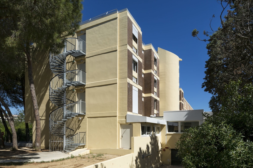 Operalia Hotel les Pins 6/49