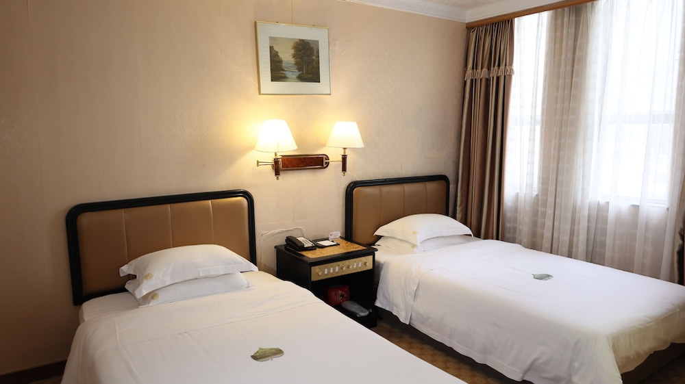 DELUXE, SUITE, TWIN BEDS