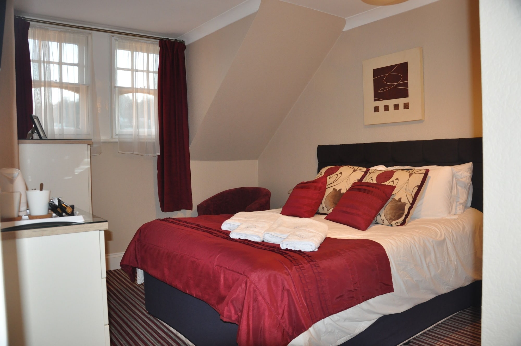 ROOM, DOUBLE BED