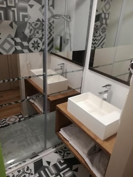 Utopia Hotel 44/69