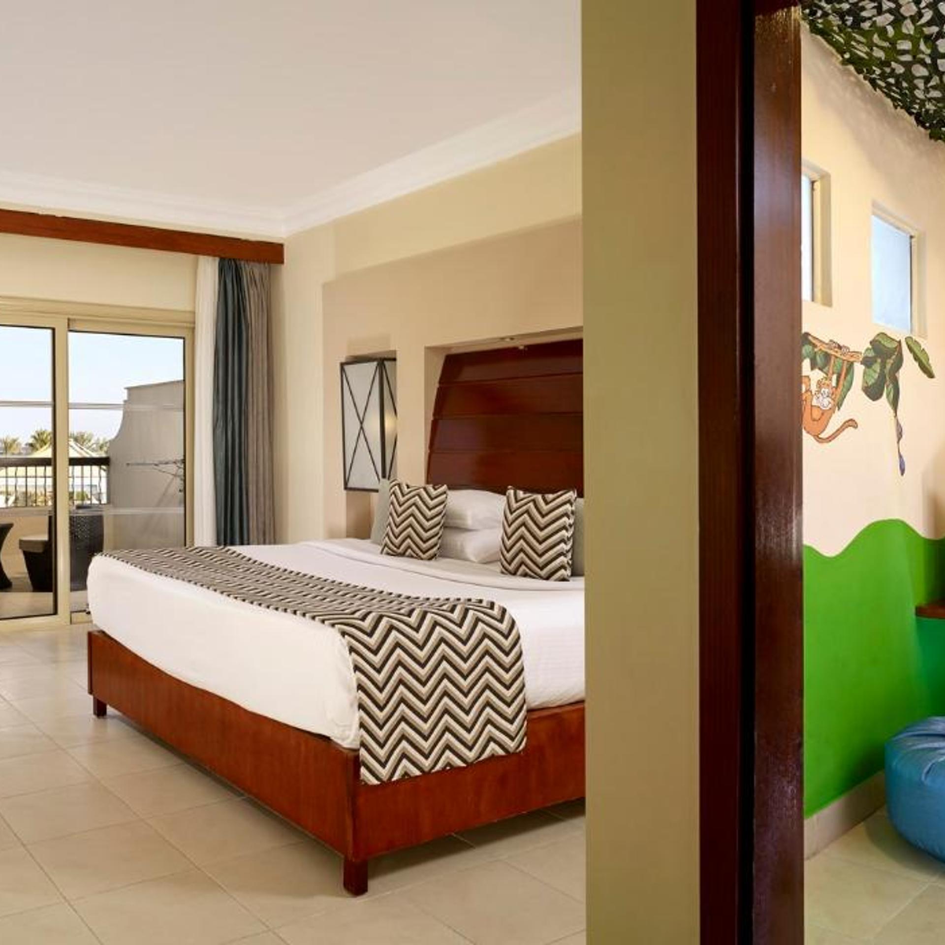 Room, Den