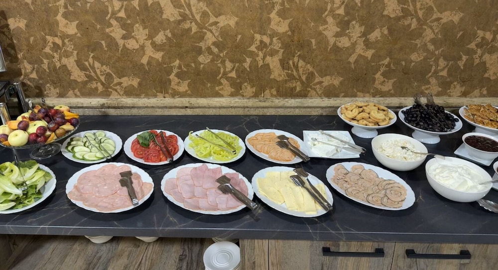 YEREVAN DELUXE HOTEL 54/61
