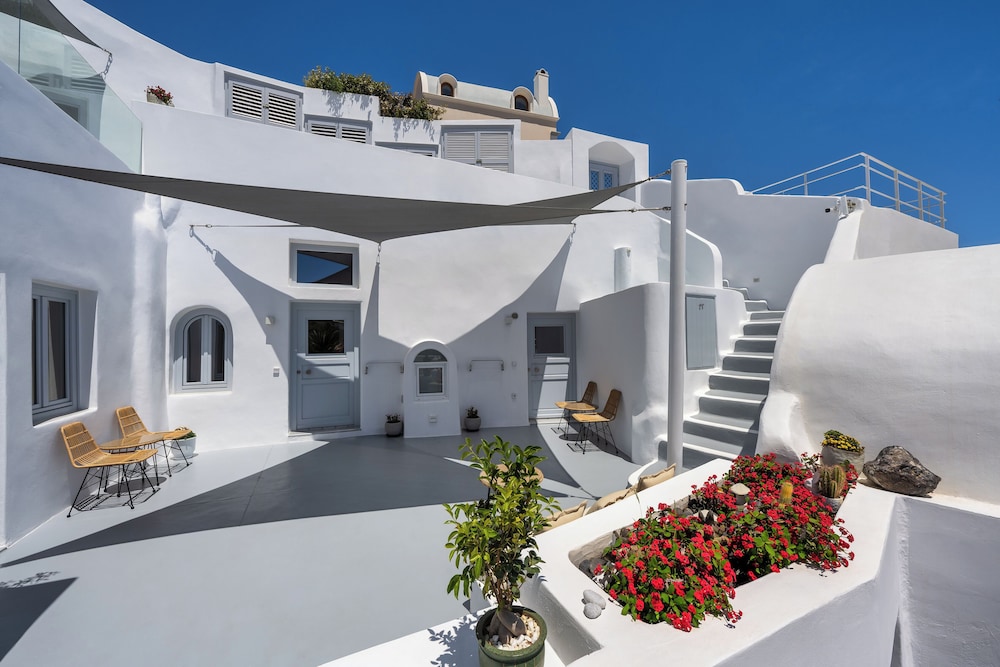 Hill Suites 3/50