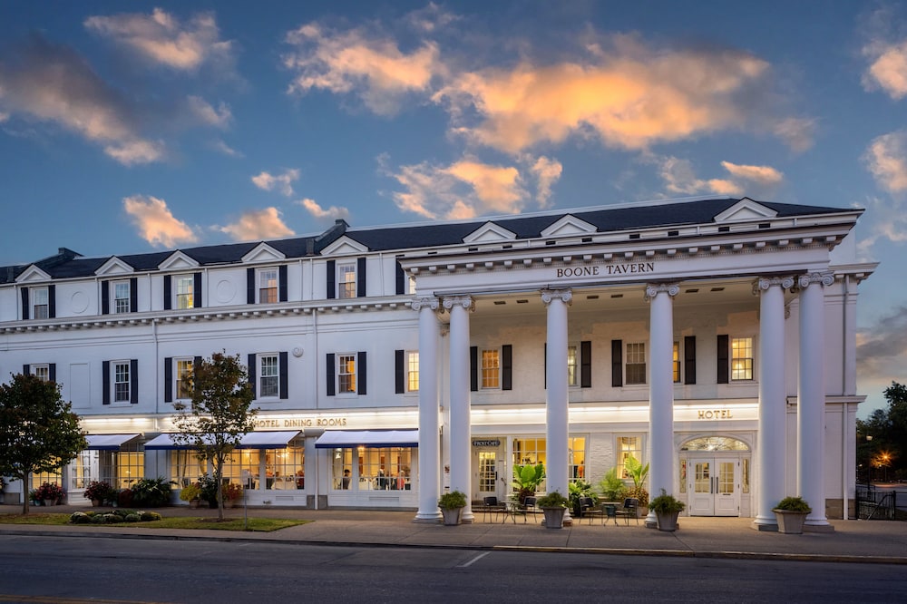Historic Boone Tavern Hotel and Restaurant 2/69