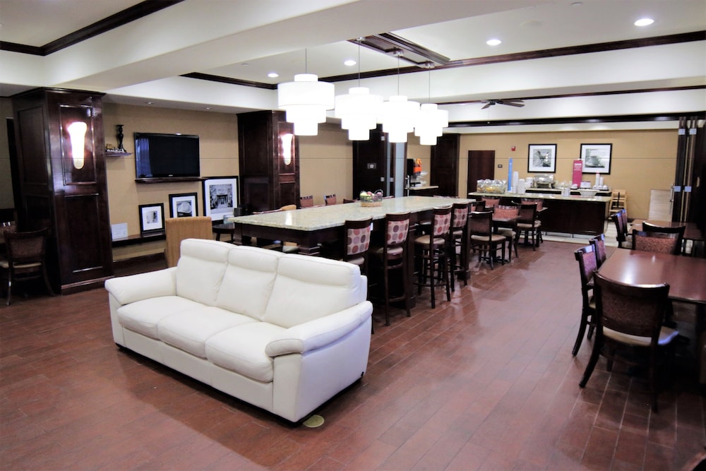 Hampton Inn Seguin 47/53