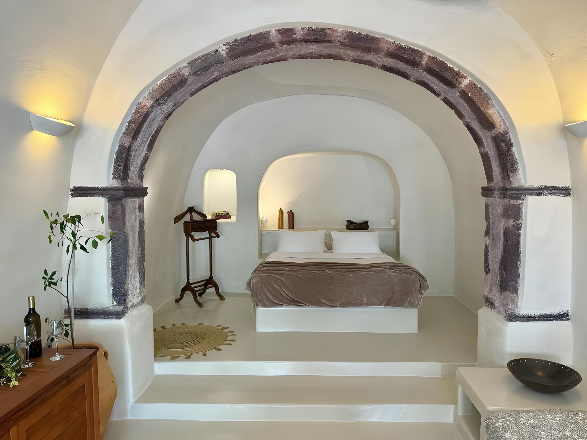 CAVE, JUNIOR, HOUSE, SHARED PLUNGE POOL