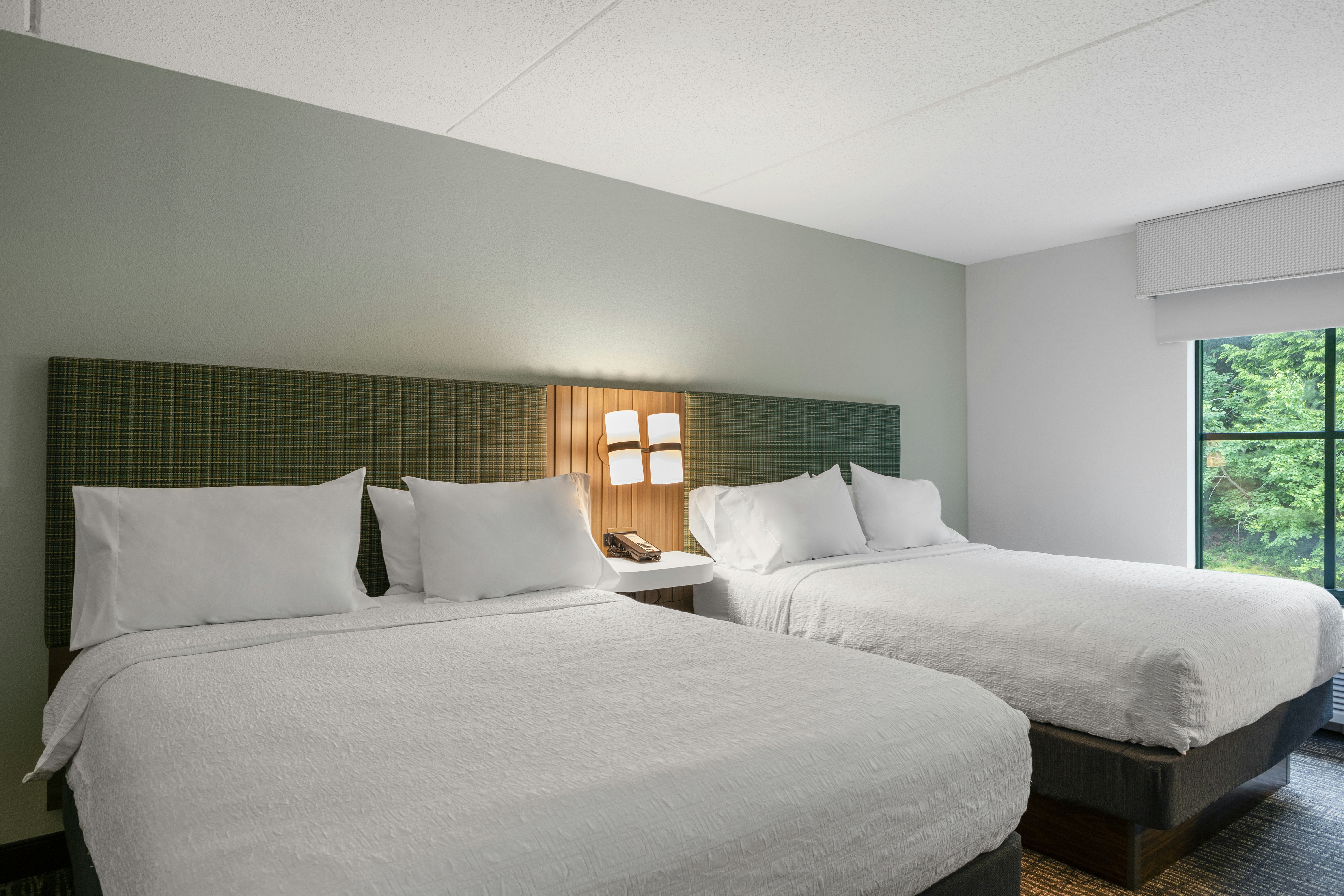 STANDARD, 2 QUEEN BEDS