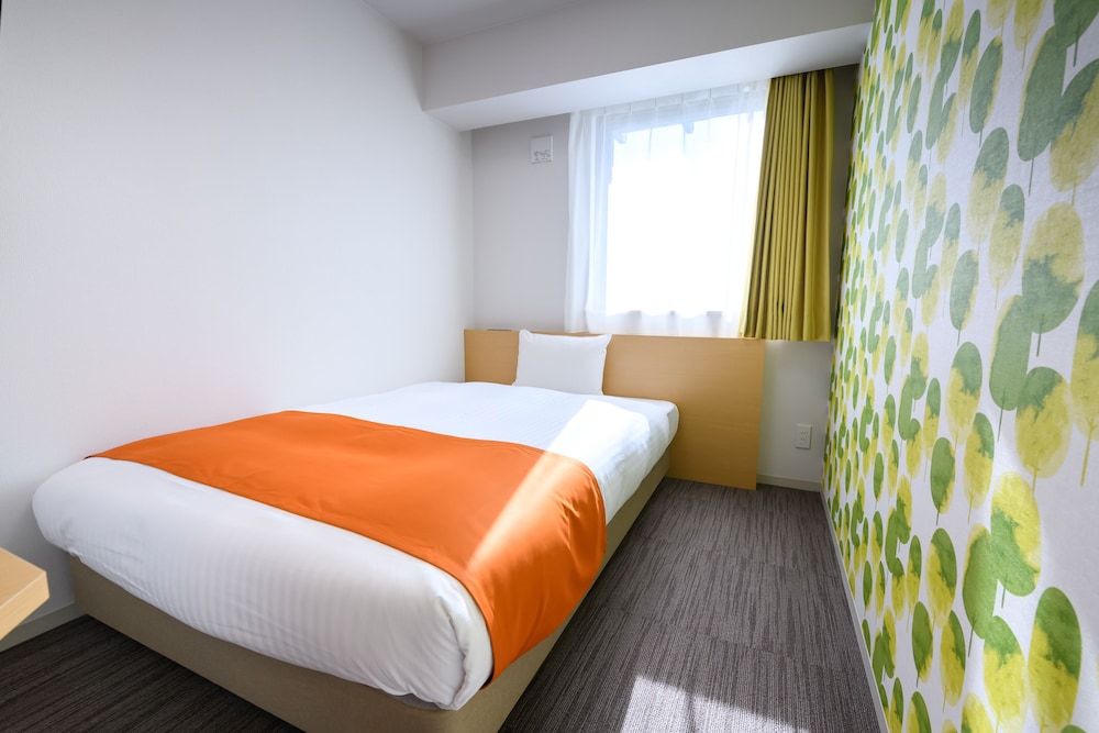 ROOM, SINGLE