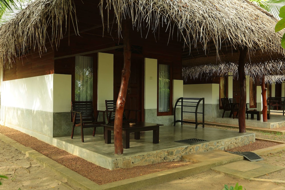 Lagoon Paradise Beach Resort 54/60