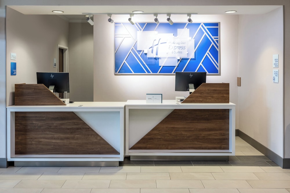 Holiday Inn Express Hotel and Suites Columbus At Northlake 10/57