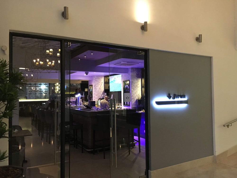 Belaire Suites 6/50