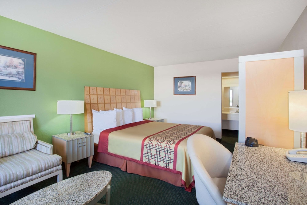 Days Inn by Wyndham Greeneville TN 8/20