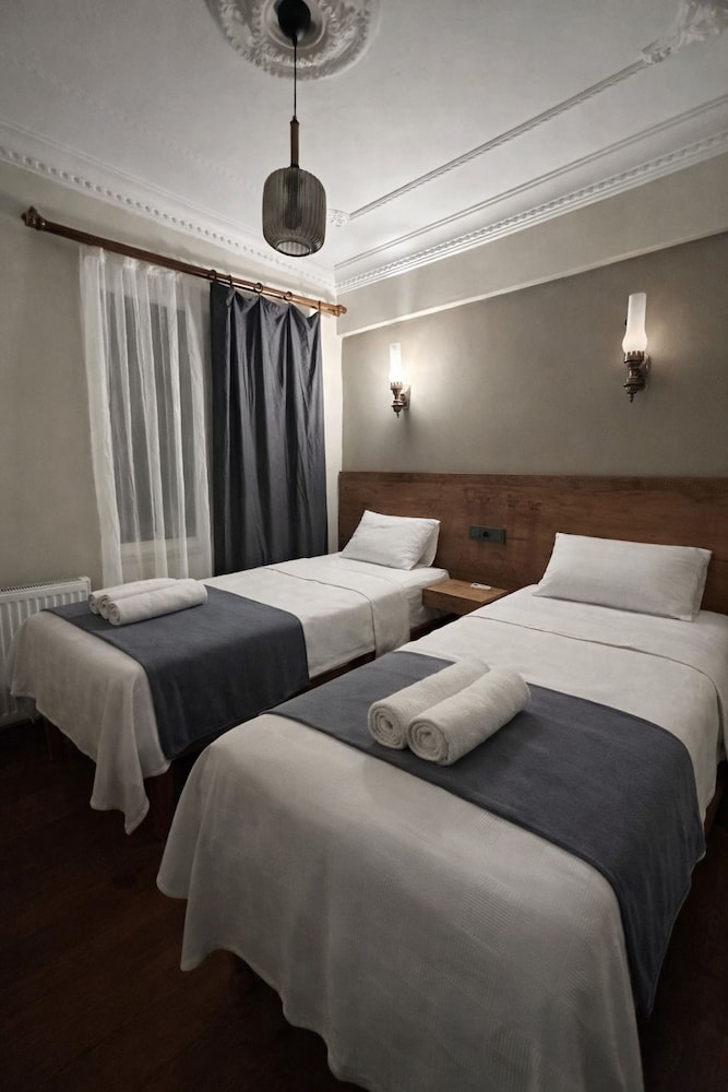 Bella Hotel 19/50
