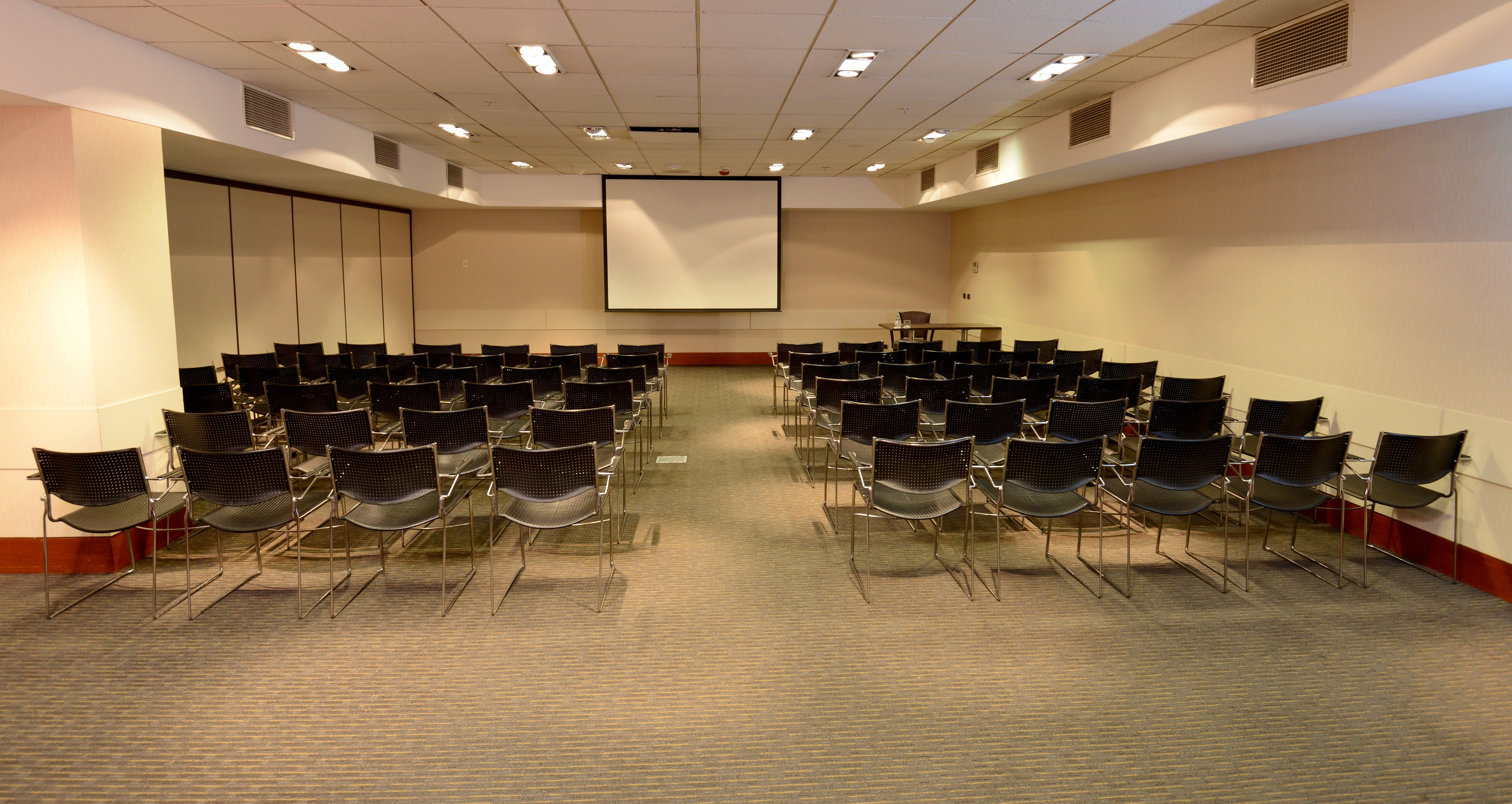 Holiday Inn Express Santiago Las Condes Former Holiday Inn Express Santiago el Golf 64/75