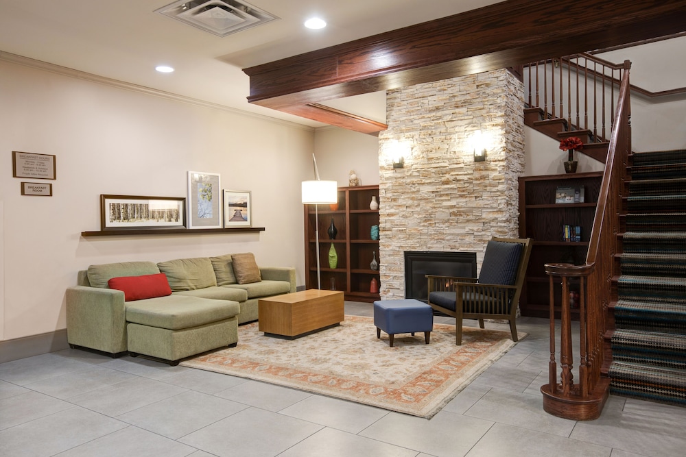 Comfort Inn And Suites St. Paul Northeast 18/23