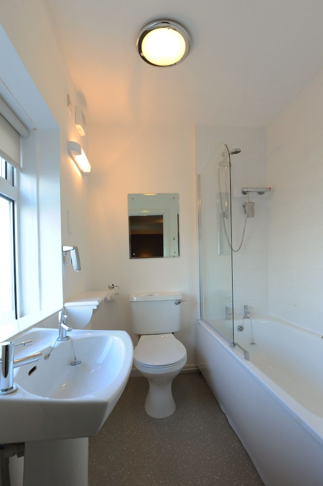Spy Glass & Kettle Hotel 40/41