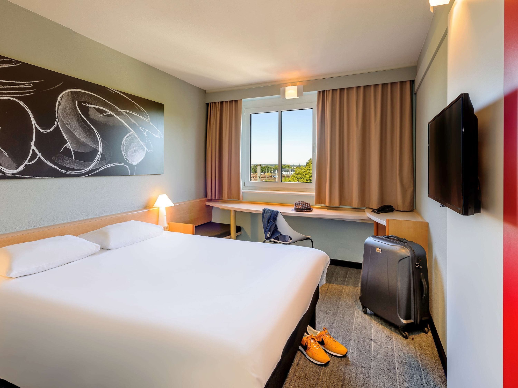 ROOM, DOUBLE BED