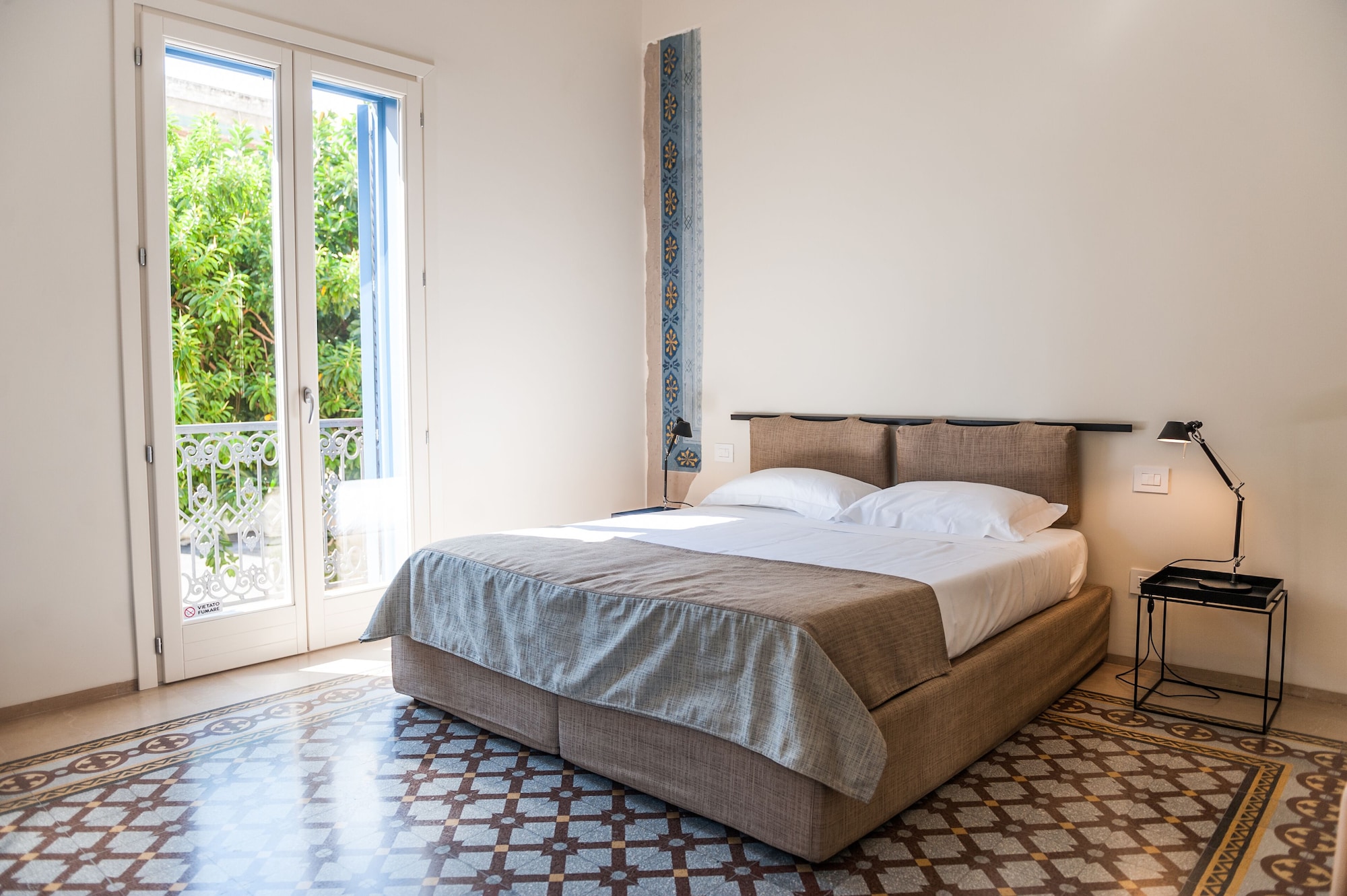 EXECUTIVE, DOUBLE BED