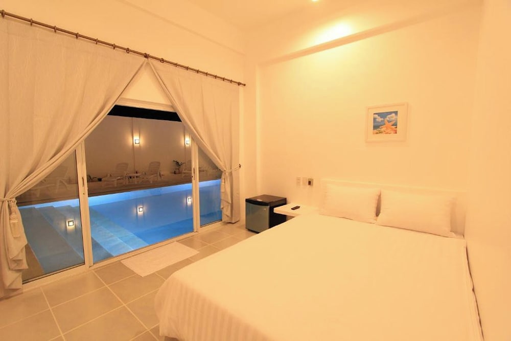 Coron Bluewave Hotel 61/75