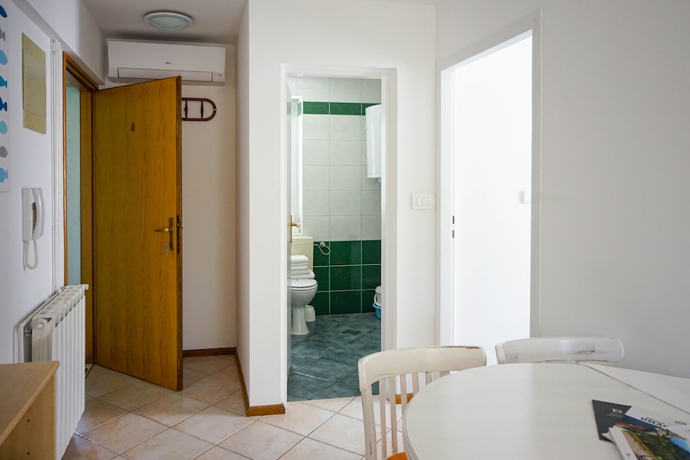 APARTMENTS AND ROOMS DEGRA 48/49