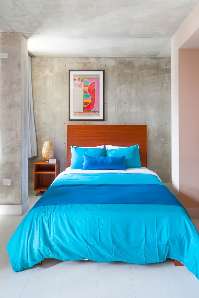 TRADITIONAL, QUEEN BED, BALCONY