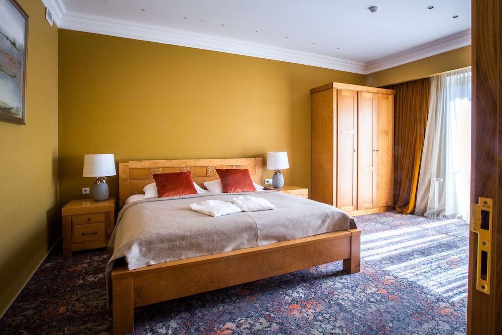 PRESIDENTIAL, SUITE