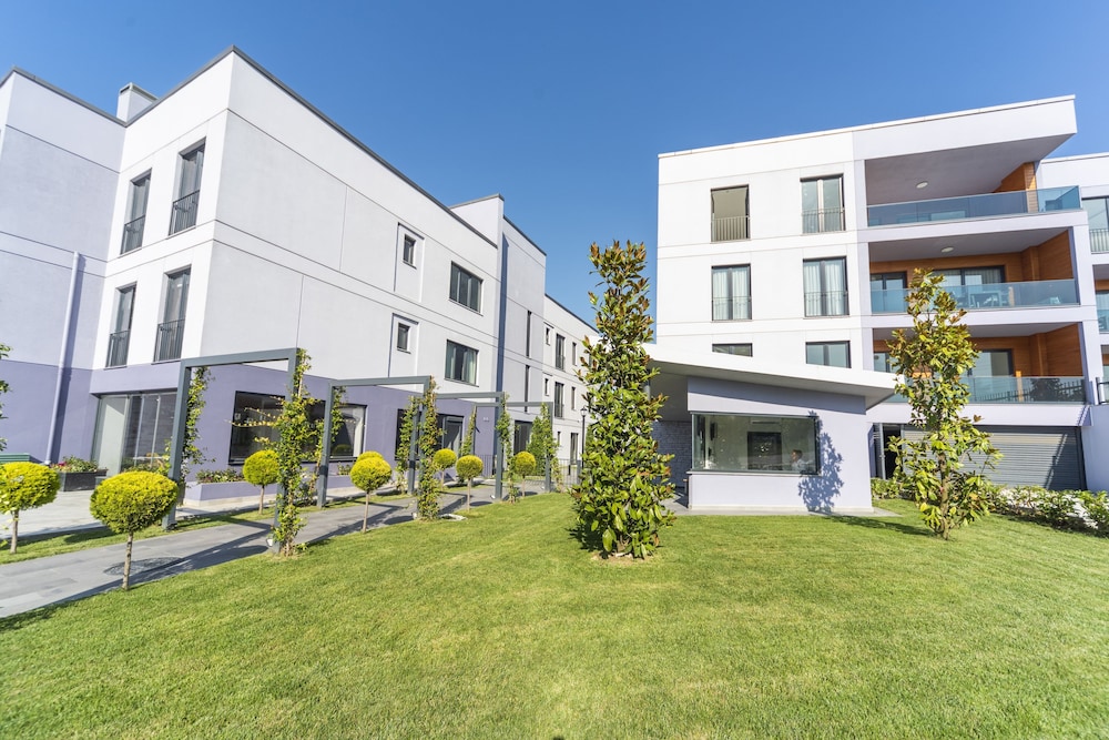 Green Hills Suites 58/60