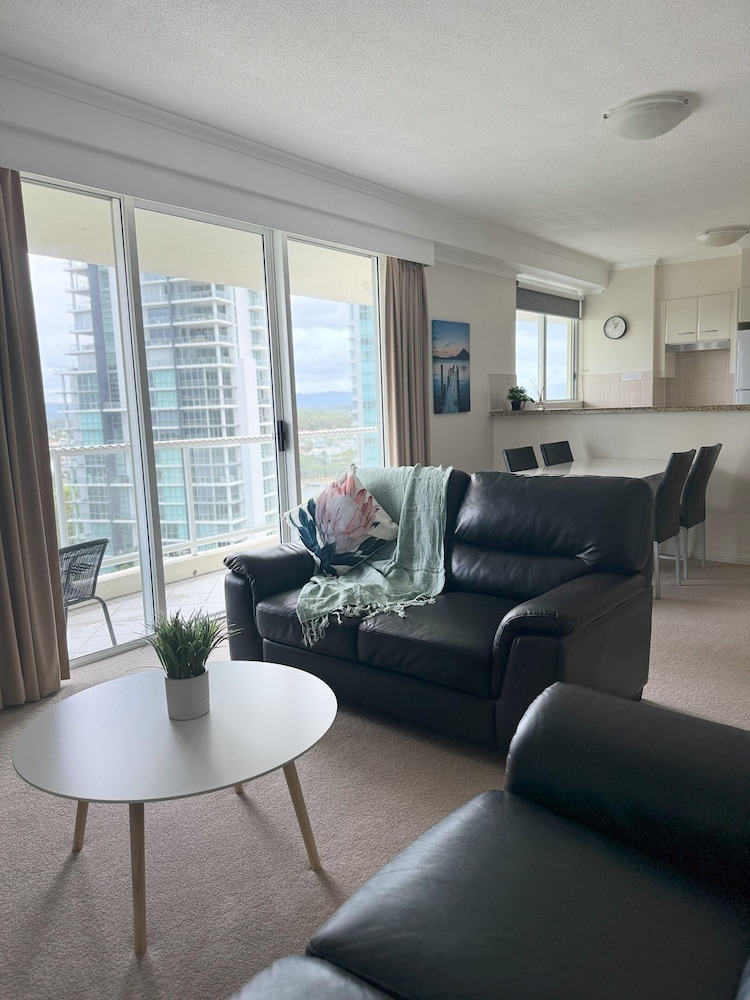 Crest Apartments 50/64
