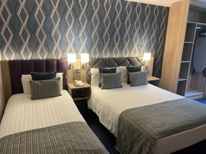 Rochestown Lodge Hotel 7/32