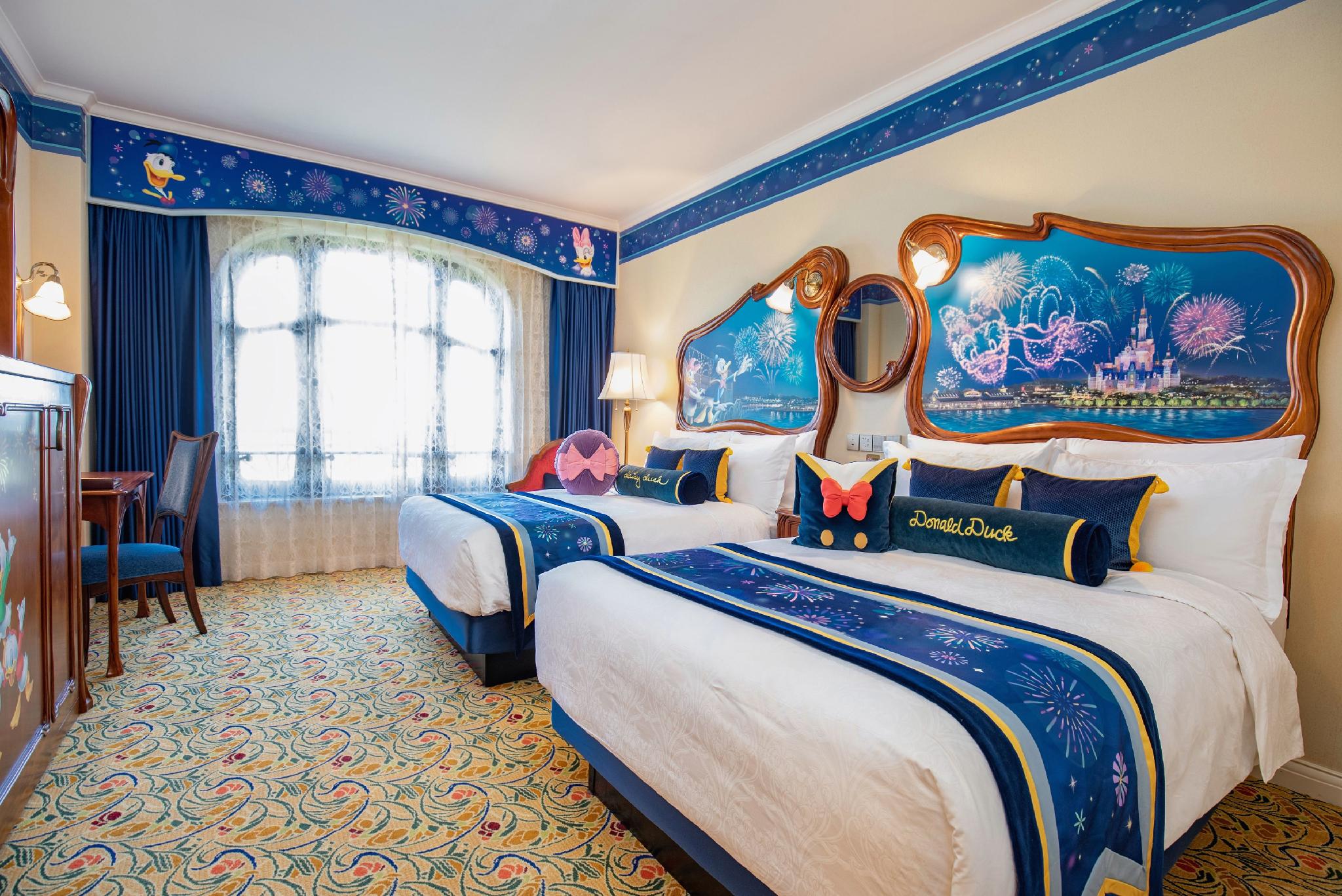 Disneyland Hotel 14/36