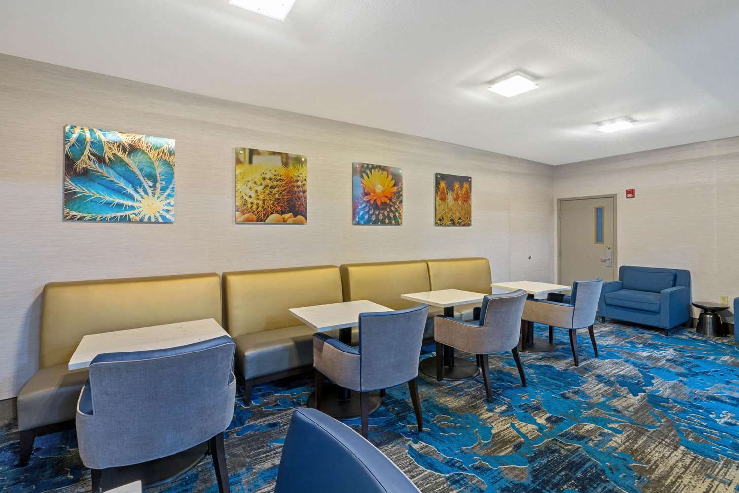 La Quinta Inn and Suites Phoenix I-10 West 35/50