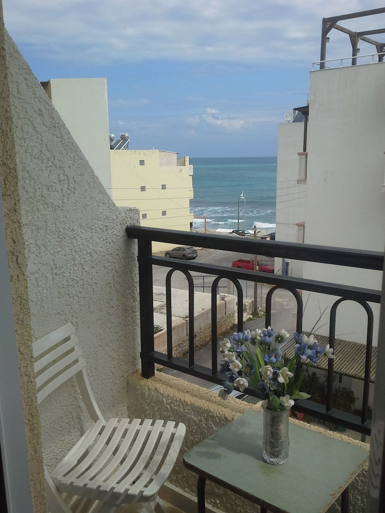 Despina Hotel 26/27