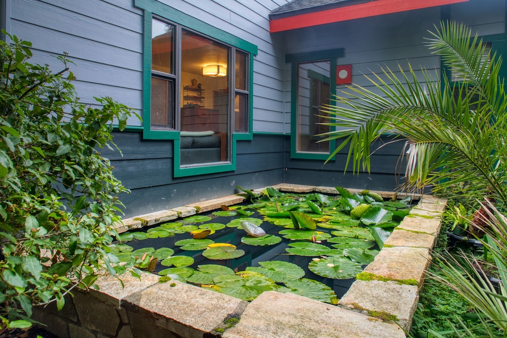 Sehome Garden Inn 25/29