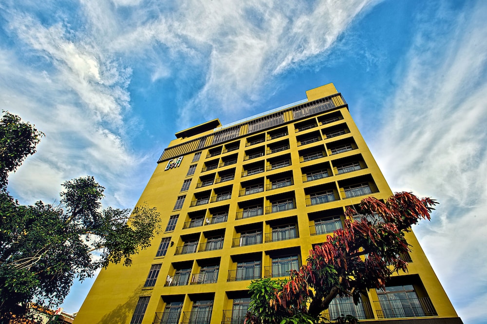 The Gaya Hotel 6/72