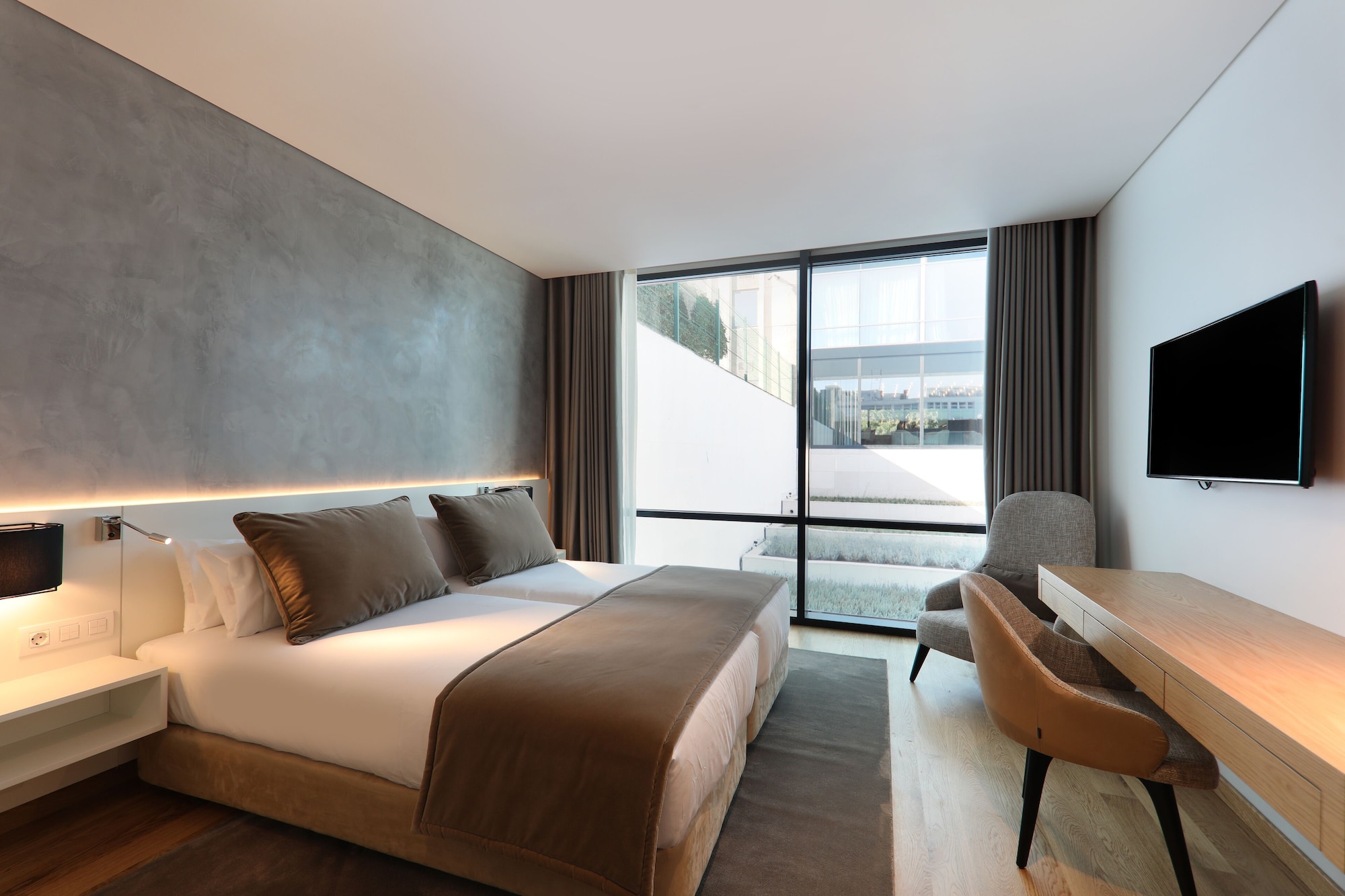 ROOM, DOUBLE BED