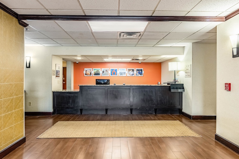Wingate by Wyndham Conway, AR 8/52