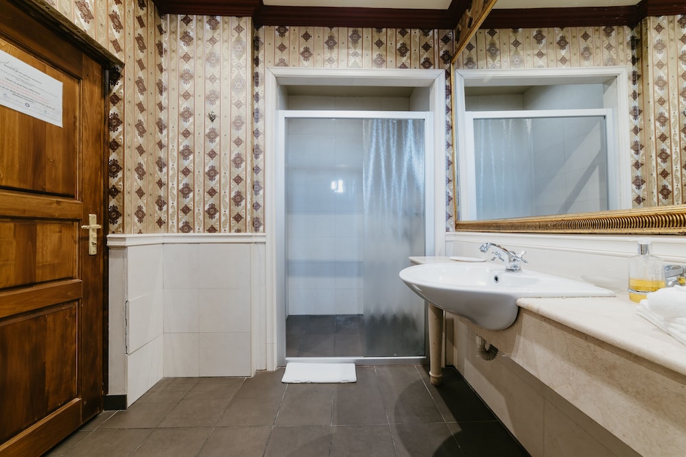 Topaz Boutique Hotel 33/37