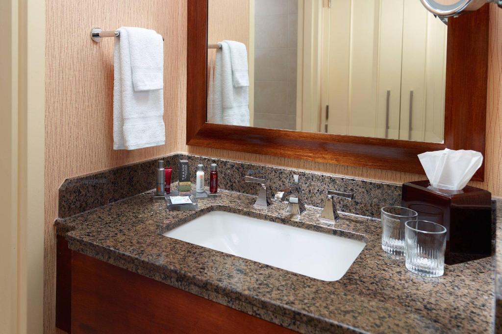 غرفة بشرفة، Marriott Meadowview Conference Resort Convention Center 12/15