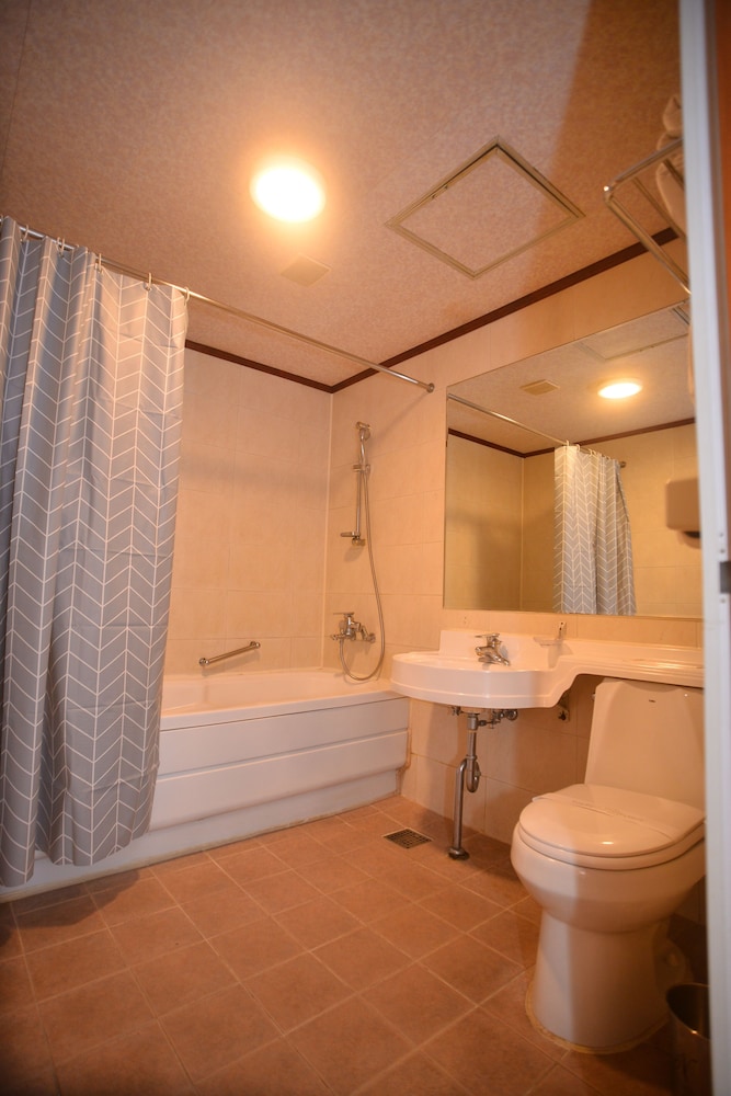 Noblesse Hotel 20/50