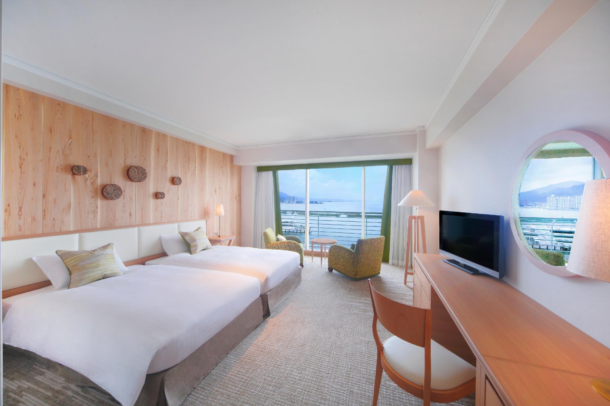 Twin Beds, Superior Floor