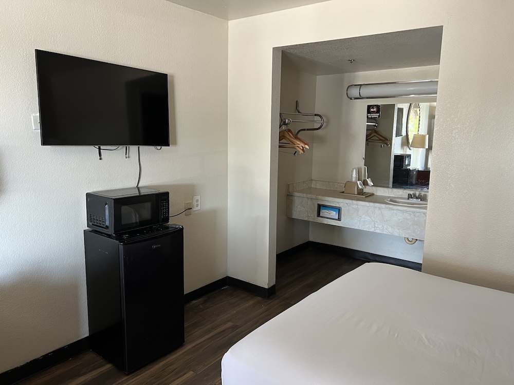 Vagabond Inn Fresno 25/29