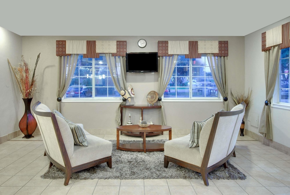 Days Inn by Wyndham Mesquite Rodeo TX 21/26
