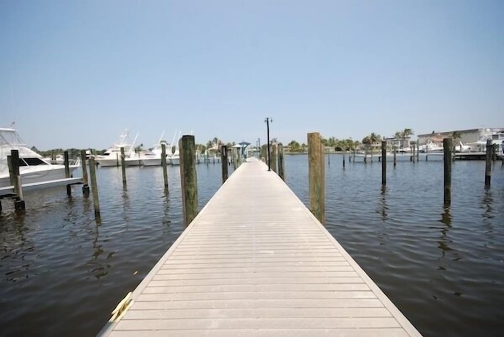 Pirates Cove Resort and Marina 31/36